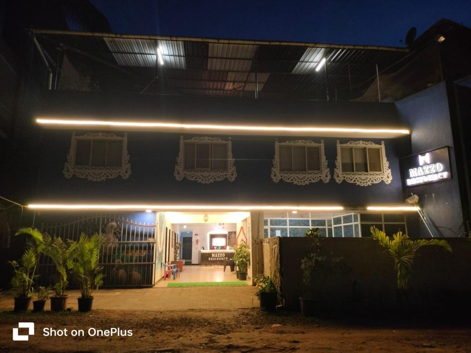 Mazzo Residency Acomodação com café da manhã Nāgaon Exterior foto